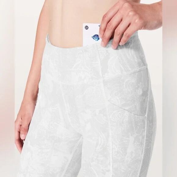 LULULEMON Speed Up Tight Full-On Luxtreme 28" Size 4 Eternal Wave White - Picture 2 of 8